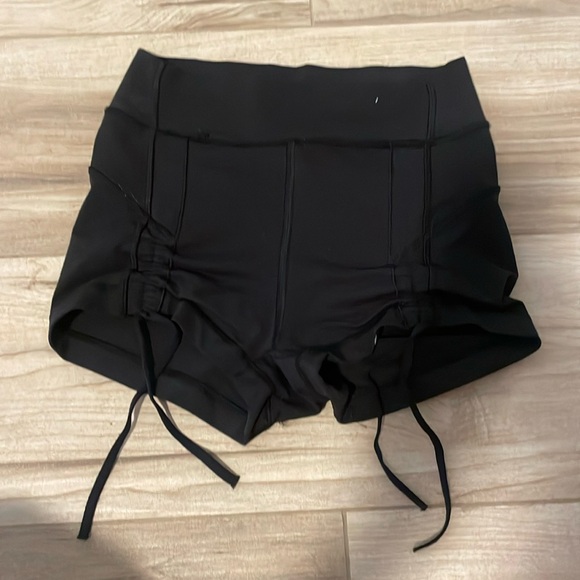 Lululemon Athletica Liberty Spandex Shorts Size 4 - Picture 4 of 6